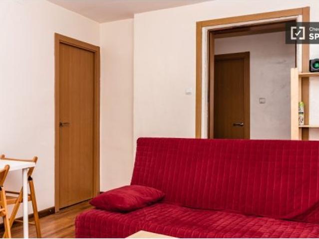 Habitación decorada con armario independiente en piso compartido, El Raval