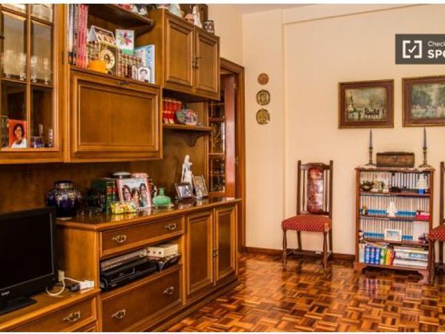 Habitación decorada con calefacción en piso compartido, Horta Guinardó