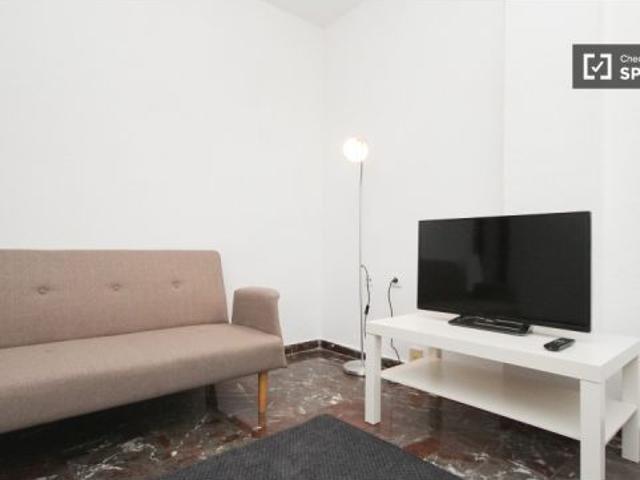 Habitación decorada con escritorio en piso compartido, Ronda