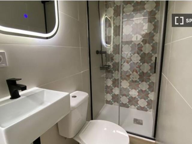 Habitación Deluxe cerca del CENTRO con BAÑO PRIVADO* y TERRAZA*, cerradura en la puerta, TV de 32&am