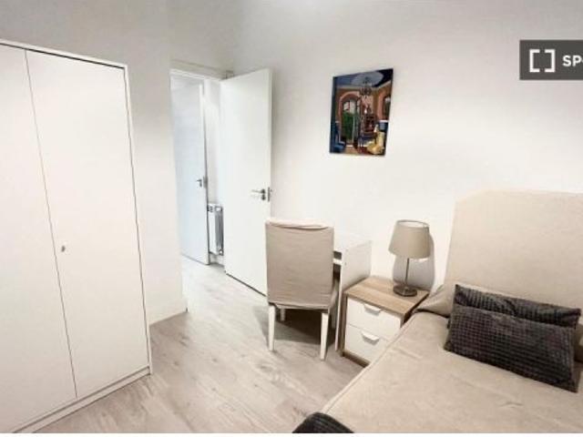 HABITACIÓN EXTERIOR MUY AMPLIA Y MUY LUMINOSA, DE ALTAS CALIDADES, EN EL MEJOR BARRIO PARA ESTUDIANT
