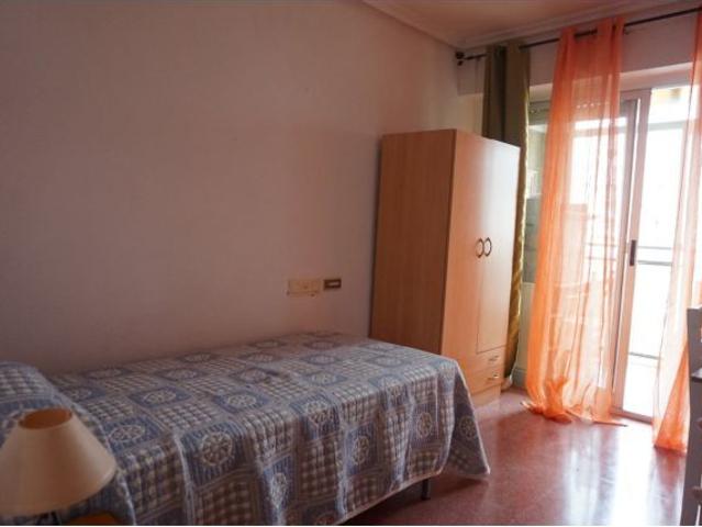 HABITACIÓN ECONÓMICA PISO COMPARTIDO CERCA UNIVERSIDAD