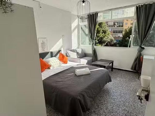Habitación en Avenida Antonio Gaudi, Carretera de Cádiz