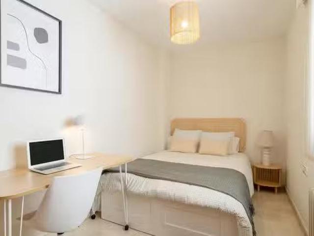 Habitación en Avenida Doctor Gadea, Ensanche Diputación