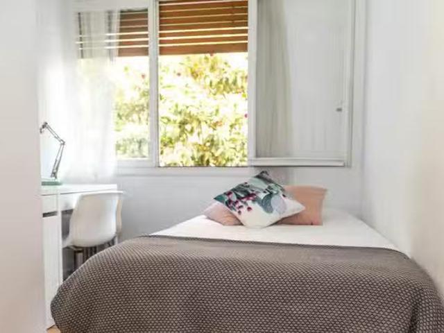 Habitación en Avenida de Bruselas, Guindalera