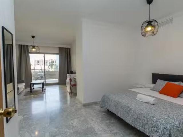 Habitación en Avenida de la Aurora, Distrito Centro