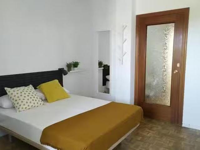 Habitación en Avenida de Portugal, Puerta del Ángel