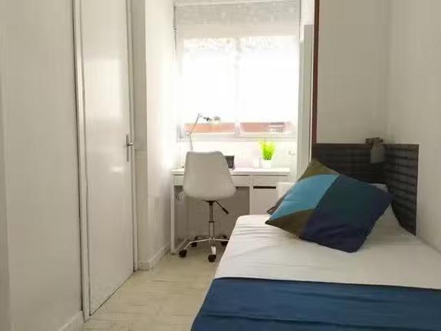 Habitación en Avenida de Portugal, Puerta del Ángel