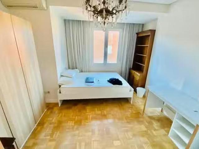 Habitación en Avenida del Mediterráneo, Estrella