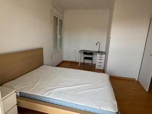 Habitación en Avinguda de Josep Tarradellas