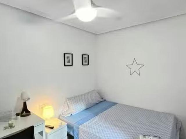 Habitación en Avinguda de la Llibertat