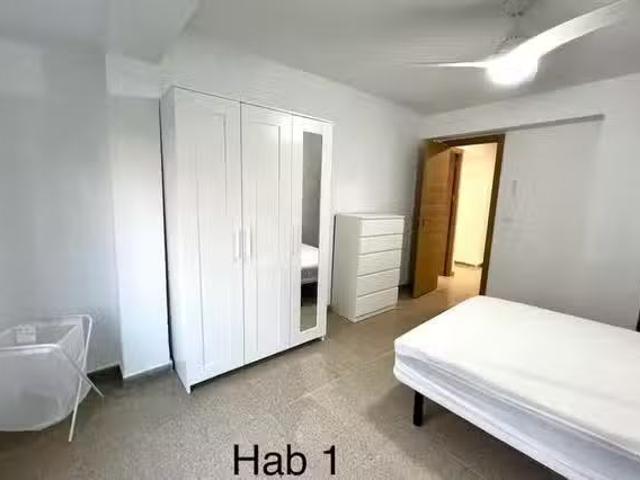 Habitación en Avinguda del Primat Reig