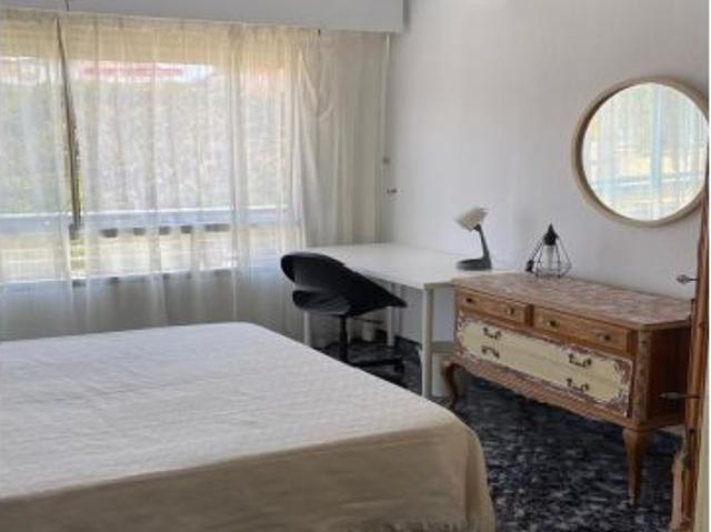 ? Habitación en alquiler – Centro de Alicante – 420 €/mes