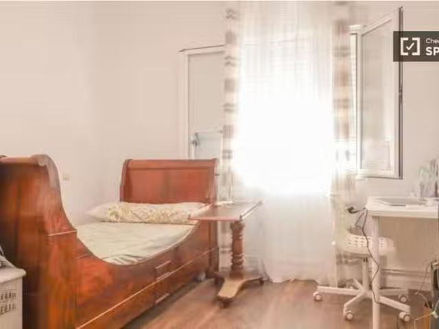 Habitación en alquiler en apartamento de 2 dormitorios en Cham.