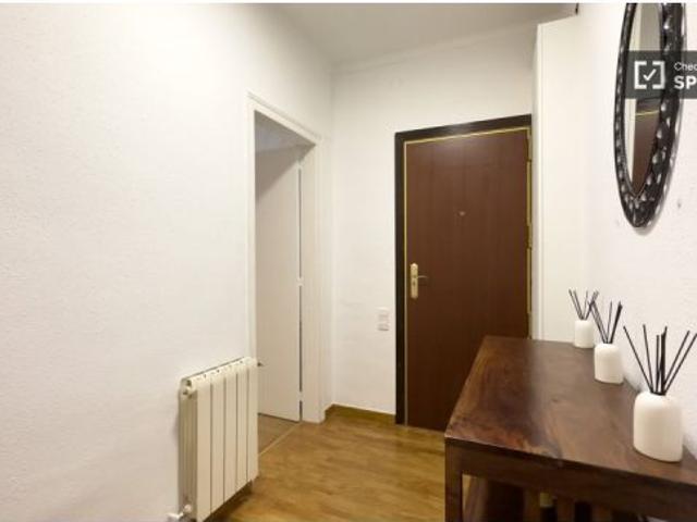 Habitación en alquiler en piso de 6 habitaciones en Navas, Barcelona