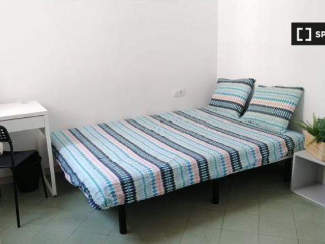 Habitación en alquiler en piso de 9 habitaciones en Eixample Esquerra Solo chicas