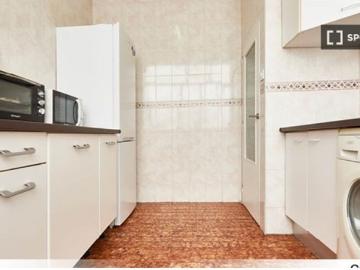 Habitación en apartamento compartido de 3 habitaciones en alquiler en Bami, solo para estudiantes