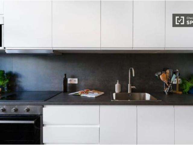 Habitación en apartamento de convivencia amueblado y con servicios en Moabit