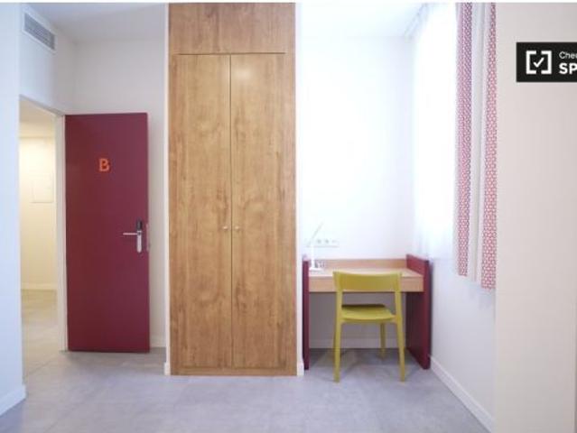Habitación en apartamento de 3 habitaciones en Cartuja Media pensión incluida