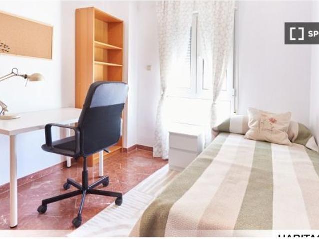 Habitación en apartamento de 4 habitaciones en Sevilla