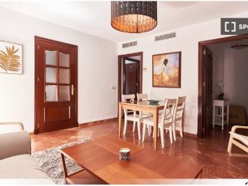 Habitación en apartamento de 4 habitaciones en Sevilla