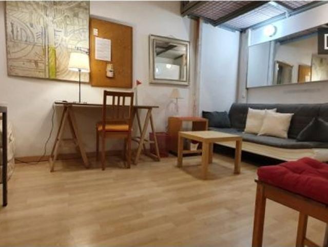Habitación en apartamento de 5 dormitorios en Barri Gòtic