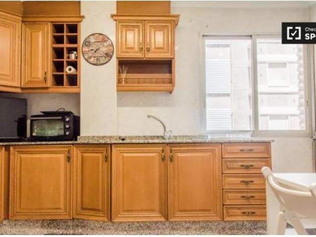 Habitación en apartamento de 5 dormitorios en Quatre Carreres, Valencia