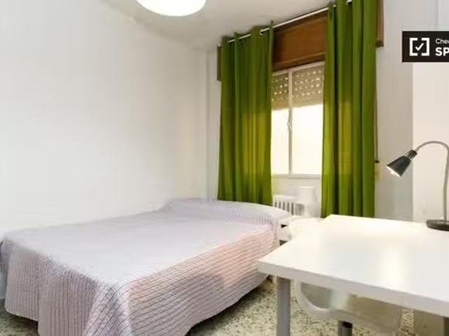 Habitación en apartamento de 5 habitaciones, Camino de Ronda.