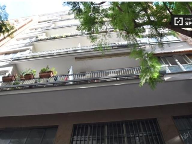 Habitación en apartamento de 6 dormitorios en Ciutat Vella