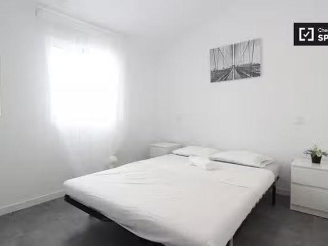 Habitación en apartamento de 6 dormitorios en Puerta del Ángel.