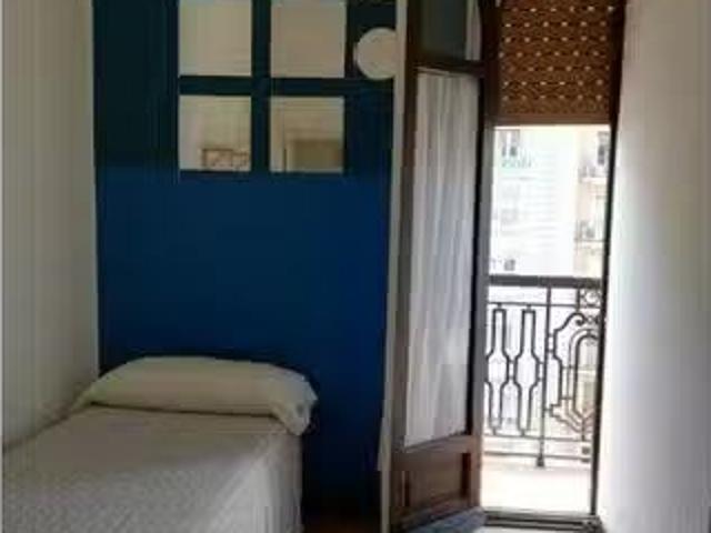 Habitación en apartamento de 9 habitaciones en Malasaña, Madrid