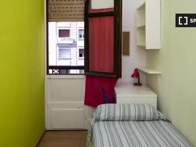 Habitación en apartamento de 9 habitaciones en Malasaña, Madrid