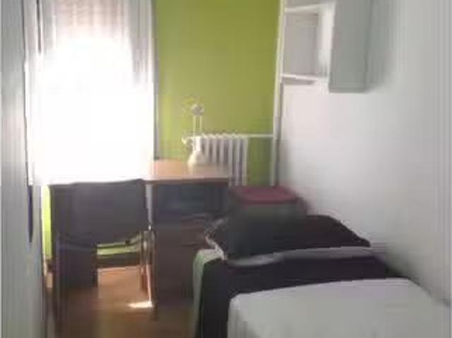 Habitación en apartamento de 9 habitaciones en Malasaña, Madrid