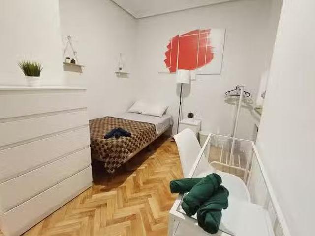 Habitación en Cuesta de San Vicente, Argüelles
