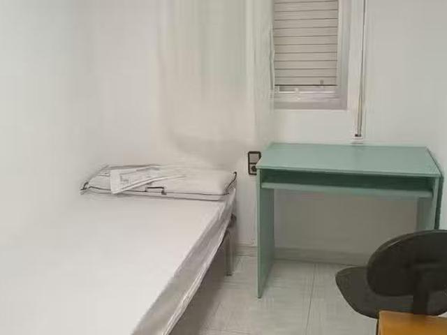 Habitación en Calle Maestra María Maroto, Vista Alegre