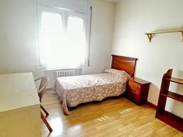 Habitación en Calle Mariano Barbasán, Universidad