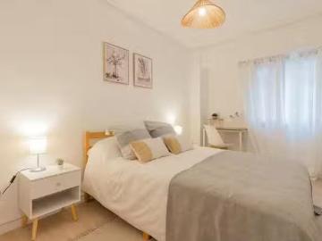 Habitación en Calle Narciso Monturiol, Les Tendetes