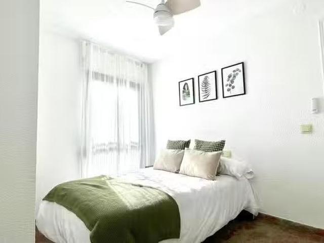 Habitación en Calle Alfredo Catalani, Alaska