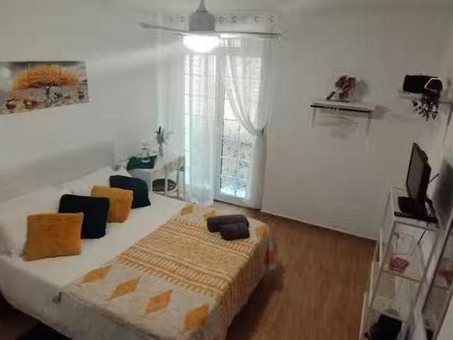Habitación en Calle Burguerins, El Mercat