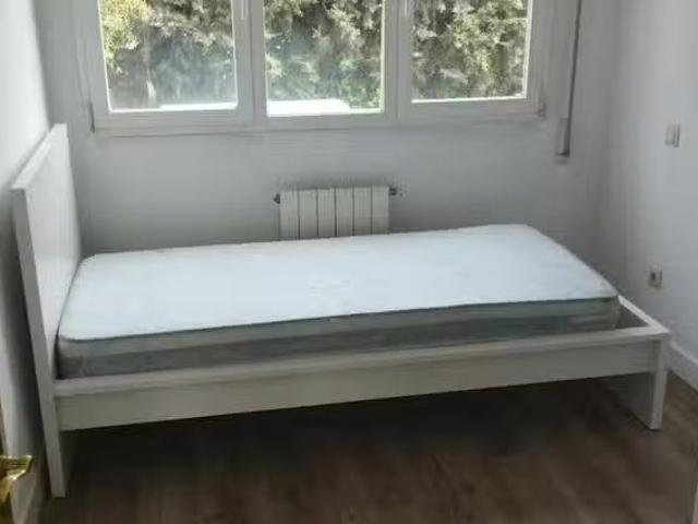 Habitación en Calle Burgos, La Cabaña