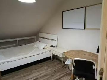 Habitación en Calle Burgos, La Cabaña