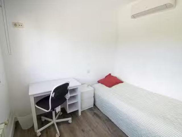 Habitación en Calle Burgos, La Cabaña