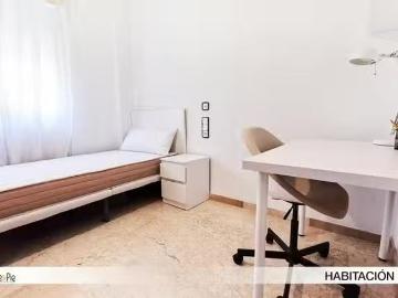 Habitación en Calle Campoamor, Triana Este