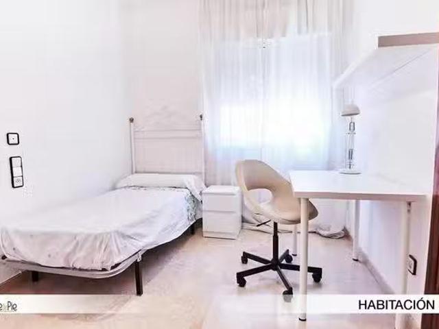 Habitación en Calle Campoamor, Triana Este