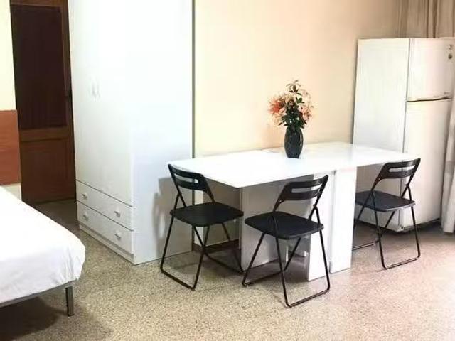 Habitación en Calle Campoamor, Ciudad Jardín