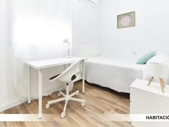 Habitación en Calle Cardenal Rodrigo de Castro, Ciudad Jardín