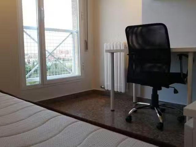 Habitación en Calle Colegiata de Bolea, Las Fuentes