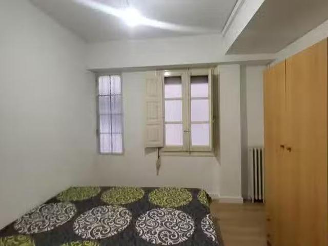 Habitación en Calle Conde de Aranda, Casco Historico