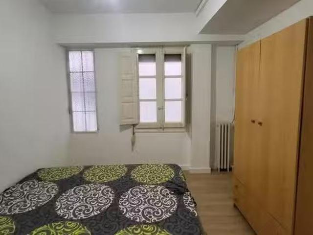 Habitación en Calle Conde de Aranda, Casco Historico