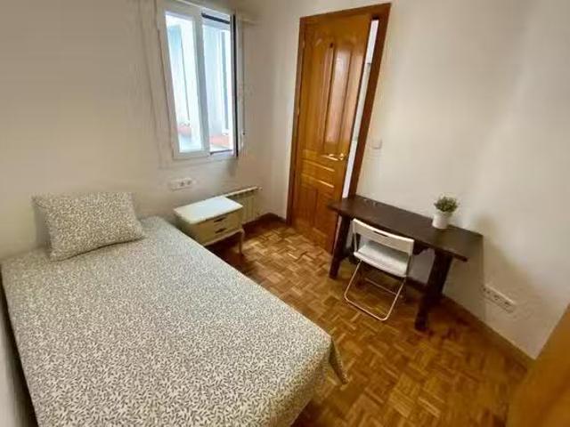 Habitación en Calle de Málaga, Ríos Rosas